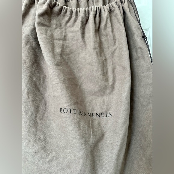 NWT ❤️ Bottega Veneta Borsa Shoulder Bag. MSRP $1,890 - Picture 7 of 9